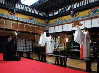 ２０１３年度の活動の成功と無事を祈願いたしました。