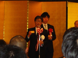 乾杯　シニア代表幹事　津吉先輩