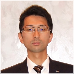 委員長　佐藤 朋弥